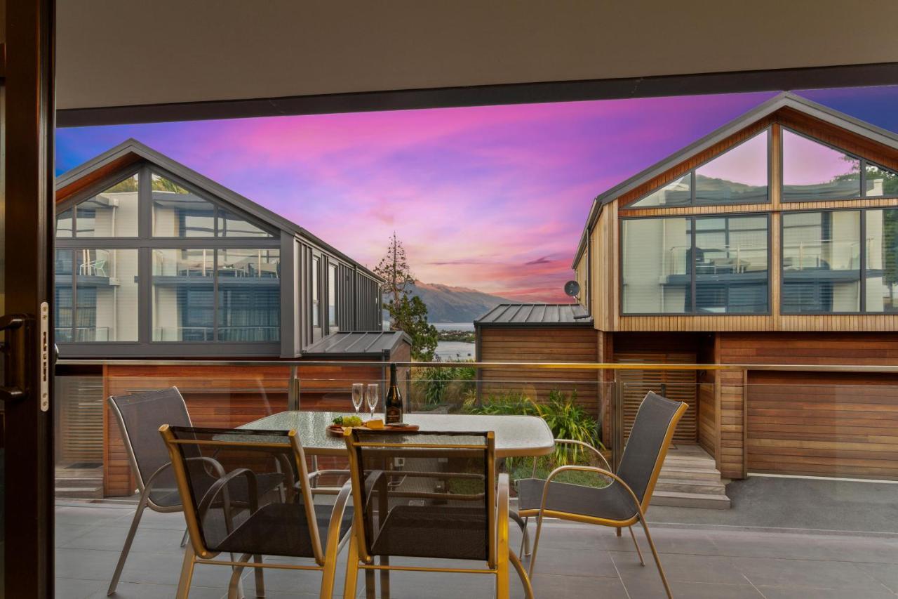 Stunning 2 Bedroom Apartment With Balcony! Queenstown Eksteriør billede